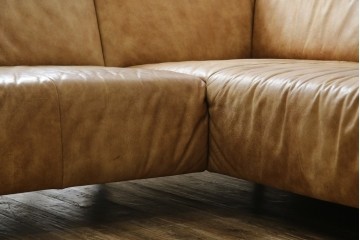 中古　美品　KOINOR(コイノール)　本革(レザー)　ヴィンテージ加工　洗練されたデザインが素敵なコーナーソファ　定価約100万円相当　(R-081453)