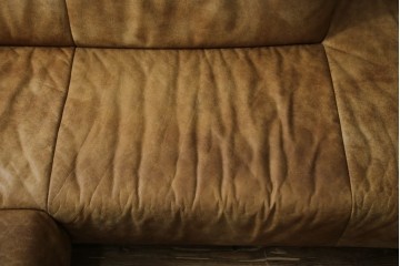 中古　美品　KOINOR(コイノール)　本革(レザー)　ヴィンテージ加工　洗練されたデザインが素敵なコーナーソファ　定価約100万円相当　(R-081453)