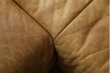 中古　美品　KOINOR(コイノール)　本革(レザー)　ヴィンテージ加工　洗練されたデザインが素敵なコーナーソファ　定価約100万円相当　(R-081453)