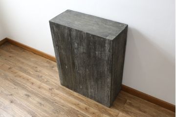 中古　希少!!　アンティーク調　総無垢材の味わい深い風合いが魅力的なボックス型コンソールテーブル(カウンターテーブル、サイドテーブル、飾り台)(R-081454)