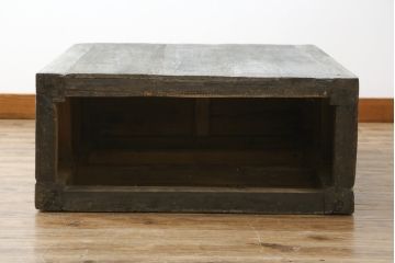 中古　希少!!　アンティーク調　総無垢材の味わい深い風合いが魅力的なボックス型コンソールテーブル(カウンターテーブル、サイドテーブル、飾り台)(R-081454)