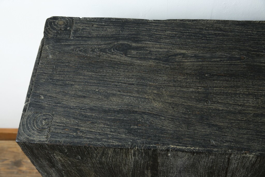 中古　希少!!　アンティーク調　総無垢材の味わい深い風合いが魅力的なボックス型コンソールテーブル　(R-081454)