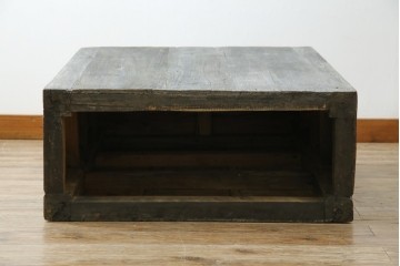 中古　希少!!　アンティーク調　総無垢材の味わい深い風合いが魅力的なボックス型コンソールテーブル　(R-081454)