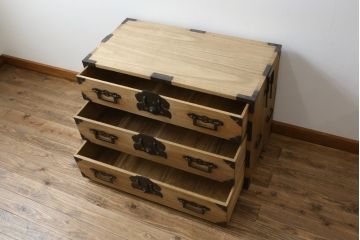 和製アンティーク　美品　厚手で立派な上手金具!!　総桐の庄内箪笥ローチェスト・上段(収納箪笥、テレビ台、テレビボード、桐箪笥、桐たんす、整理タンス、衣装たんす、古箪笥、時代箪笥、引き出し)(R-081457)