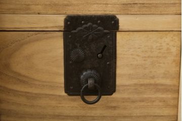 和製アンティーク　美品　厚手で立派な上手金具!!　総桐の庄内箪笥ローチェスト・下段(収納箪笥、テレビ台、テレビボード、桐箪笥、桐たんす、整理タンス、衣装たんす、古箪笥、時代箪笥、引き出し)(R-081458)