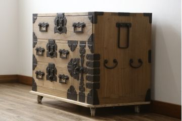 和製アンティーク　美品　厚手で立派な上手金具!!　総桐の庄内箪笥ローチェスト・下段(収納箪笥、テレビ台、テレビボード、桐箪笥、桐たんす、整理タンス、衣装たんす、古箪笥、時代箪笥、引き出し)(R-081458)