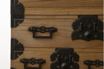 和製アンティーク　美品　厚手で立派な上手金具!!　総桐の庄内箪笥ローチェスト・下段(収納箪笥、テレビ台、テレビボード、桐箪笥、桐たんす、整理タンス、衣装たんす、古箪笥、時代箪笥、引き出し)(R-081458)