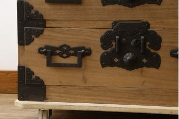 和製アンティーク　美品　厚手で立派な上手金具!!　総桐の庄内箪笥ローチェスト・下段(収納箪笥、テレビ台、テレビボード、桐箪笥、桐たんす、整理タンス、衣装たんす、古箪笥、時代箪笥、引き出し)(R-081458)