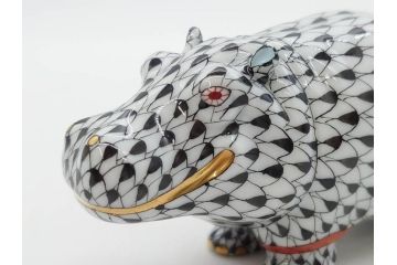 ヘレンド　ハンガリー　HEREND HVNGARY　ブラック　カバ　シックな佇まいのフィギュリン(黒、動物、金彩、フィッシュネット、ハンドペイント、置物、陶器)(R-081467)