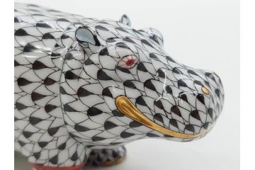 ヘレンド　ハンガリー　HEREND HVNGARY　ブラック　カバ　シックな佇まいのフィギュリン(黒、動物、金彩、フィッシュネット、ハンドペイント、置物、陶器)(R-081467)