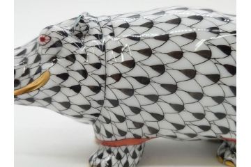 ヘレンド　ハンガリー　HEREND HVNGARY　ブラック　カバ　シックな佇まいのフィギュリン(黒、動物、金彩、フィッシュネット、ハンドペイント、置物、陶器)(R-081467)