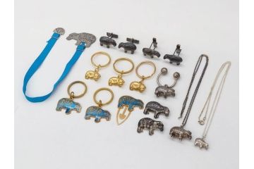 メトロポリタン美術館　MMA　青いカバ　ウィリアム　STERLING　キーホルダー　カフス　ネックレス　アクセサリーなど16点セット(ミュージアムグッズ、エジプト、動物、アニマル、キーリング、ブローチ、ブックマーク)(R-081479)