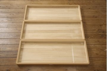 中古　美品　伝統工芸士　岡本国昭作　紀州　焼桐仕上げの衣装盆付き総桐箪笥(並厚)・上段(桐たんす、着物箪笥、衣装箪笥)(R-081482)