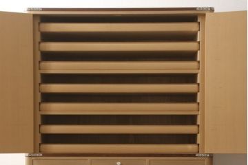 中古　美品　伝統工芸品　大阪泉州　衣装盆付き　桑材のアクセントがモダンな雰囲気を醸し出す総桐箪笥(胴丸)・上段(総桐たんす、引き出し、衣装箪笥、着物箪笥、和タンス)(R-081486)