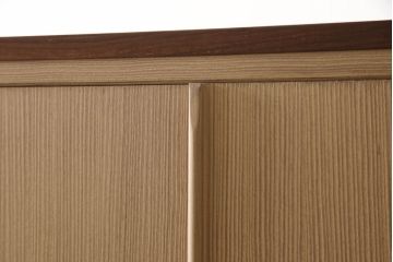 中古　美品　伝統工芸品　大阪泉州　衣装盆付き　桑材のアクセントがモダンな雰囲気を醸し出す総桐箪笥(胴丸)・上段(総桐たんす、引き出し、衣装箪笥、着物箪笥、和タンス)(R-081486)
