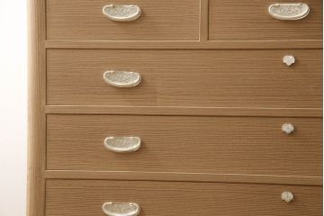 中古　美品　伝統工芸品　大阪泉州　桑材のアクセントがモダンな雰囲気を醸し出す総桐箪笥(胴丸)・下段(総桐たんす、引き出し、衣装箪笥、収納箪笥、和タンス、チェスト、サイドチェスト)(R-081487)
