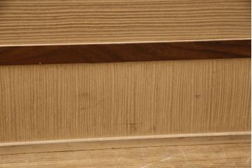 中古　美品　伝統工芸品　大阪泉州　桑材のアクセントがモダンな雰囲気を醸し出す総桐箪笥(胴丸)・下段(総桐たんす、引き出し、衣装箪笥、収納箪笥、和タンス、チェスト、サイドチェスト)(R-081487)