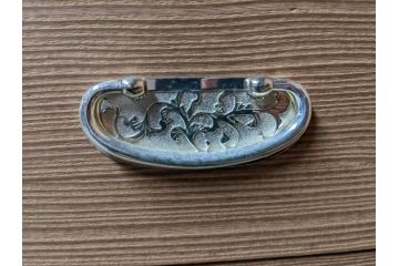 中古　美品　伝統工芸品　大阪泉州　桑材のアクセントがモダンな雰囲気を醸し出す総桐箪笥(胴丸)・下段(総桐たんす、引き出し、衣装箪笥、収納箪笥、和タンス、チェスト、サイドチェスト)(R-081487)