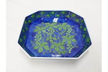 源右衛門窯　有田焼　緑彩葡萄絵　赤絵梅地紋　染付梅鳥　古染風梅紋　染付梅地紋絵割?　食卓に華を添える小鉢5客&中方皿4枚セット(果物、花、向付、深鉢、深皿、角皿、中皿、和皿、和食器、裏印、共箱付き)(R-081492)