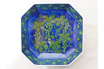 源右衛門窯　有田焼　緑彩葡萄絵　赤絵梅地紋　染付梅鳥　古染風梅紋　染付梅地紋絵割?　食卓に華を添える小鉢5客&中方皿4枚セット(果物、花、向付、深鉢、深皿、角皿、中皿、和皿、和食器、裏印、共箱付き)(R-081492)