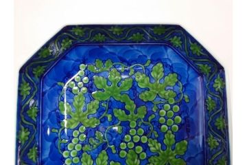 源右衛門窯　有田焼　緑彩葡萄絵　赤絵梅地紋　染付梅鳥　古染風梅紋　染付梅地紋絵割?　食卓に華を添える小鉢5客&中方皿4枚セット(果物、花、向付、深鉢、深皿、角皿、中皿、和皿、和食器、裏印、共箱付き)(R-081492)