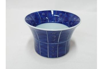 源右衛門窯　有田焼　緑彩葡萄絵　赤絵梅地紋　染付梅鳥　古染風梅紋　染付梅地紋絵割?　食卓に華を添える小鉢5客&中方皿4枚セット(果物、花、向付、深鉢、深皿、角皿、中皿、和皿、和食器、裏印、共箱付き)(R-081492)