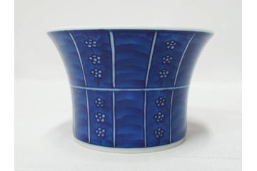 源右衛門窯　有田焼　緑彩葡萄絵　赤絵梅地紋　染付梅鳥　古染風梅紋　染付梅地紋絵割?　食卓に華を添える小鉢5客&中方皿4枚セット(果物、花、向付、深鉢、深皿、角皿、中皿、和皿、和食器、裏印、共箱付き)(R-081492)