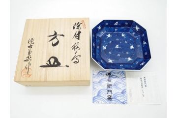 源右衛門窯　有田焼　染錦苺絵　染付梅鳥　染錦熨斗絵　繊細な色付が見事な皿5枚&方皿3枚セット(いちご、果物、銘々皿、中皿、角皿、変形皿、深皿、和皿、和食器、共箱付き)(R-081493)