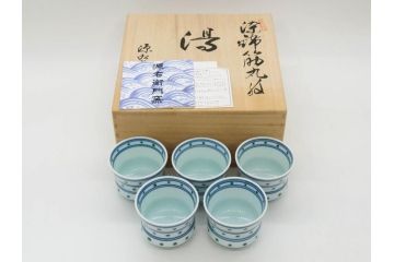 源右衛門窯　有田焼　染錦萩絵　青磁木ノ葉文　染錦筋丸紋　染錦柘榴絵　匠の美技に感嘆する花瓶&湯呑み15客セット(ティファニー?、Tiffany?、花生、花活、花入れ、花器、フラワーベース、湯のみ、ぐい呑み、煎茶、茶器、和食器、)(R-081494)