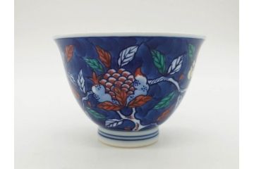 源右衛門窯　有田焼　染錦萩絵　青磁木ノ葉文　染錦筋丸紋　染錦柘榴絵　匠の美技に感嘆する花瓶&湯呑み15客セット(ティファニー?、Tiffany?、花生、花活、花入れ、花器、フラワーベース、湯のみ、ぐい呑み、煎茶、茶器、和食器、)(R-081494)
