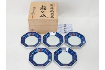 源右衛門窯　有田焼　染錦柘榴絵　食卓を賑やかに演出する銘々皿15枚セット(果物、八角皿、角皿、丸皿、小皿、中皿、変形皿、和皿、和食器、裏印、共箱付き)(R-081495)
