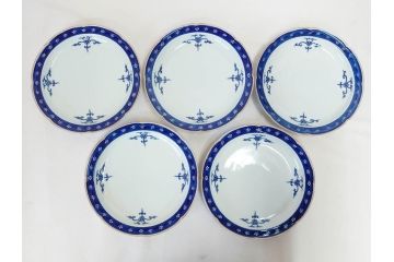 源右衛門窯　有田焼　染付四方唐草　(大)約22cm　7.3寸　(小)約19cm　6.2寸　上品な佇まいの中皿10枚セット(花、取り皿、和皿、和食器、裏印、共箱付き、七寸三分、六寸二分)(R-081496)