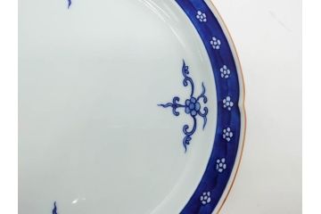 源右衛門窯　有田焼　染付四方唐草　(大)約22cm　7.3寸　(小)約19cm　6.2寸　上品な佇まいの中皿10枚セット(花、取り皿、和皿、和食器、裏印、共箱付き、七寸三分、六寸二分)(R-081496)