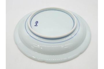 源右衛門窯　有田焼　染付四方唐草　(大)約22cm　7.3寸　(小)約19cm　6.2寸　上品な佇まいの中皿10枚セット(花、取り皿、和皿、和食器、裏印、共箱付き、七寸三分、六寸二分)(R-081496)