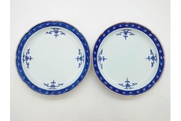 源右衛門窯　有田焼　染付四方唐草　(大)約22cm　7.3寸　(小)約19cm　6.2寸　上品な佇まいの中皿10枚セット(花、取り皿、和皿、和食器、裏印、共箱付き、七寸三分、六寸二分)(R-081496)