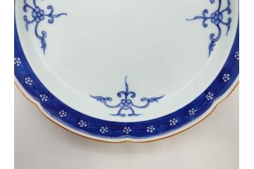 源右衛門窯　有田焼　染付四方唐草　(大)約22cm　7.3寸　(小)約19cm　6.2寸　上品な佇まいの中皿10枚セット(花、取り皿、和皿、和食器、裏印、共箱付き、七寸三分、六寸二分)(R-081496)