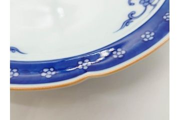 源右衛門窯　有田焼　染付四方唐草　(大)約22cm　7.3寸　(小)約19cm　6.2寸　上品な佇まいの中皿10枚セット(花、取り皿、和皿、和食器、裏印、共箱付き、七寸三分、六寸二分)(R-081496)