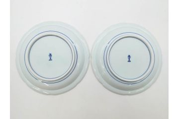 源右衛門窯　有田焼　染付四方唐草　(大)約22cm　7.3寸　(小)約19cm　6.2寸　上品な佇まいの中皿10枚セット(花、取り皿、和皿、和食器、裏印、共箱付き、七寸三分、六寸二分)(R-081496)