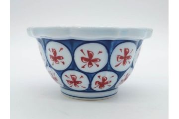 田代亮秀　有田焼　古代丸紋　小鉢　緑彩牡丹唐草紋　染錦花割紋　紺朱古代丸紋　3.5寸・7.1寸・8.9寸　優美なデザインが美しい皿2枚&鉢2客セット(向付、深鉢、大皿、深皿、和皿、和食器、裏印、共箱付き、三寸五分、七寸一分、八寸九分)(R-081497)