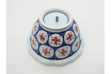 田代亮秀　有田焼　古代丸紋　小鉢　緑彩牡丹唐草紋　染錦花割紋　紺朱古代丸紋　3.5寸・7.1寸・8.9寸　優美なデザインが美しい皿2枚&鉢2客セット(向付、深鉢、大皿、深皿、和皿、和食器、裏印、共箱付き、三寸五分、七寸一分、八寸九分)(R-081497)
