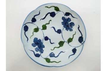 田代亮秀　有田焼　古代丸紋　小鉢　緑彩牡丹唐草紋　染錦花割紋　紺朱古代丸紋　3.5寸・7.1寸・8.9寸　優美なデザインが美しい皿2枚&鉢2客セット(向付、深鉢、大皿、深皿、和皿、和食器、裏印、共箱付き、三寸五分、七寸一分、八寸九分)(R-081497)