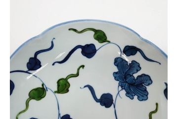 田代亮秀　有田焼　古代丸紋　小鉢　緑彩牡丹唐草紋　染錦花割紋　紺朱古代丸紋　3.5寸・7.1寸・8.9寸　優美なデザインが美しい皿2枚&鉢2客セット(向付、深鉢、大皿、深皿、和皿、和食器、裏印、共箱付き、三寸五分、七寸一分、八寸九分)(R-081497)