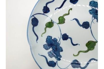 田代亮秀　有田焼　古代丸紋　小鉢　緑彩牡丹唐草紋　染錦花割紋　紺朱古代丸紋　3.5寸・7.1寸・8.9寸　優美なデザインが美しい皿2枚&鉢2客セット(向付、深鉢、大皿、深皿、和皿、和食器、裏印、共箱付き、三寸五分、七寸一分、八寸九分)(R-081497)