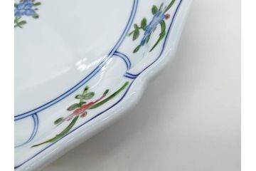 田代亮秀　有田焼　古代丸紋　小鉢　緑彩牡丹唐草紋　染錦花割紋　紺朱古代丸紋　3.5寸・7.1寸・8.9寸　優美なデザインが美しい皿2枚&鉢2客セット(向付、深鉢、大皿、深皿、和皿、和食器、裏印、共箱付き、三寸五分、七寸一分、八寸九分)(R-081497)