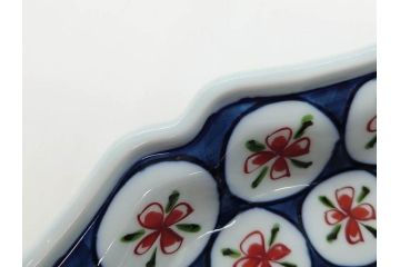 田代亮秀　有田焼　古代丸紋　小鉢　緑彩牡丹唐草紋　染錦花割紋　紺朱古代丸紋　3.5寸・7.1寸・8.9寸　優美なデザインが美しい皿2枚&鉢2客セット(向付、深鉢、大皿、深皿、和皿、和食器、裏印、共箱付き、三寸五分、七寸一分、八寸九分)(R-081497)