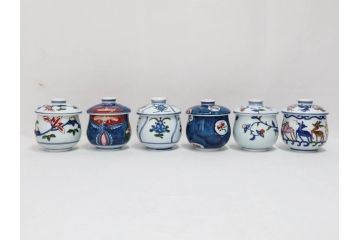 田代亮秀　有田焼　染錦　図変わり　約8.3cm　2.7寸　繊細な絵付けが見事な蒸茶碗6客セット(動物、果物、花割、野苺唐草、群鹿、梅花丸紋、裏印、和食器、共箱付き、二寸七分)(R-081498)