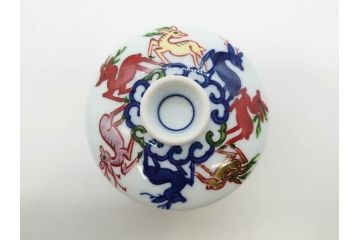 田代亮秀　有田焼　染錦　図変わり　約8.3cm　2.7寸　繊細な絵付けが見事な蒸茶碗6客セット(動物、果物、花割、野苺唐草、群鹿、梅花丸紋、裏印、和食器、共箱付き、二寸七分)(R-081498)