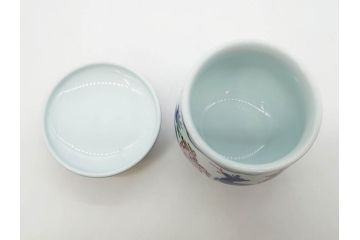 田代亮秀　有田焼　染錦　図変わり　約8.3cm　2.7寸　繊細な絵付けが見事な蒸茶碗6客セット(動物、果物、花割、野苺唐草、群鹿、梅花丸紋、裏印、和食器、共箱付き、二寸七分)(R-081498)