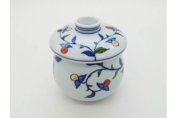 田代亮秀　有田焼　染錦　図変わり　約8.3cm　2.7寸　繊細な絵付けが見事な蒸茶碗6客セット(動物、果物、花割、野苺唐草、群鹿、梅花丸紋、裏印、和食器、共箱付き、二寸七分)(R-081498)