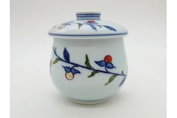 田代亮秀　有田焼　染錦　図変わり　約8.3cm　2.7寸　繊細な絵付けが見事な蒸茶碗6客セット(動物、果物、花割、野苺唐草、群鹿、梅花丸紋、裏印、和食器、共箱付き、二寸七分)(R-081498)